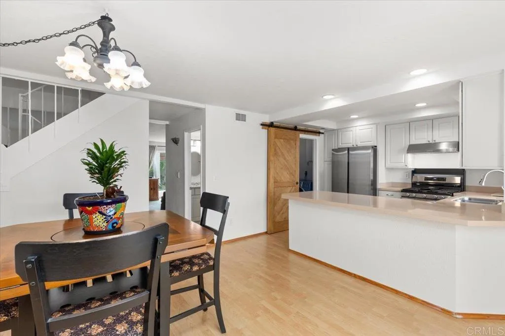 https://cdn.realtyfeed.com/cdn/127/306547519/a59d03873e5b7c96ab9b7c80e4683cd6.webp