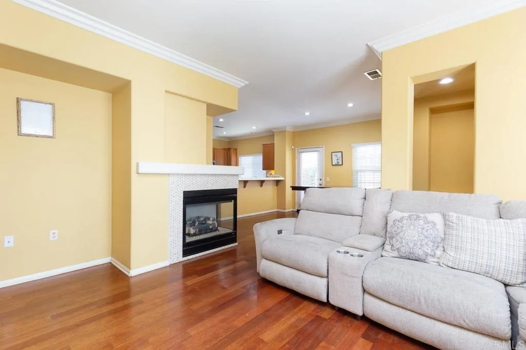 https://cdn.realtyfeed.com/cdn/127/306547645/ace1b2208e46787e80bc17761950b5b9.webp