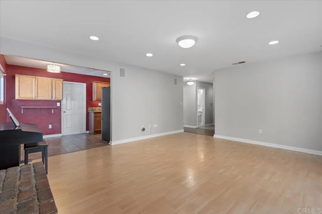 https://cdn.realtyfeed.com/cdn/127/306547646/0f6f5050bb62b2b36a94f7c263a2fe32.webp