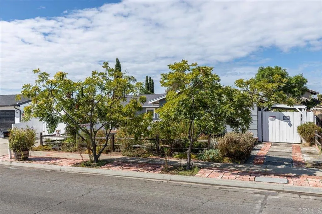 https://cdn.realtyfeed.com/cdn/127/306547646/f821e494af976f4a003b2671e2c8f5d0.webp