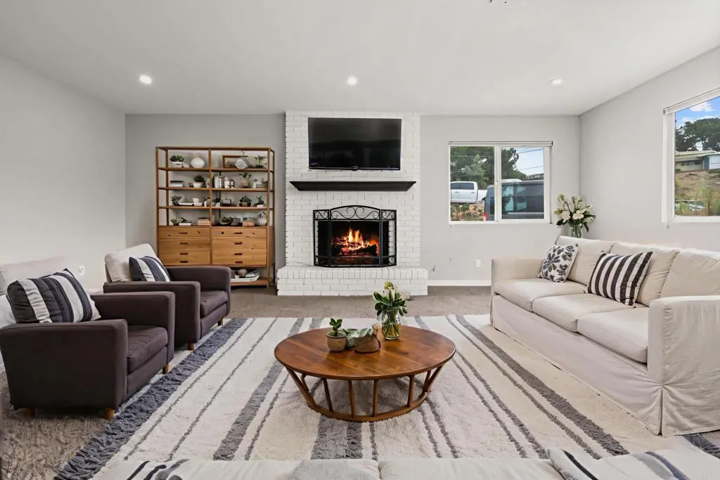 https://cdn.realtyfeed.com/cdn/127/306547985/82e9fd081979b9af6f8533252496e739.webp