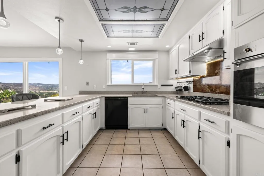 https://cdn.realtyfeed.com/cdn/127/306547985/bf43db0d2bc50fd0e1045168a1b08ab1.webp
