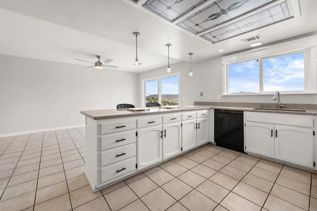https://cdn.realtyfeed.com/cdn/127/306547985/c67ab23aa1e8b09336e270c5692566ab.webp