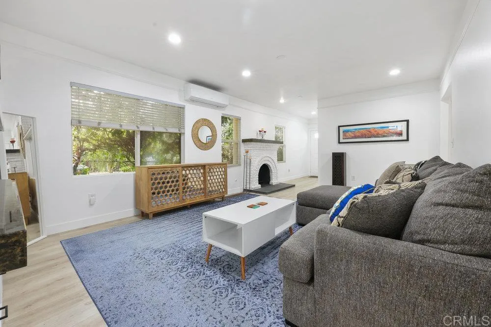 https://cdn.realtyfeed.com/cdn/127/306548152/24342bab0fb5d9a11442c057cb2572c0.webp