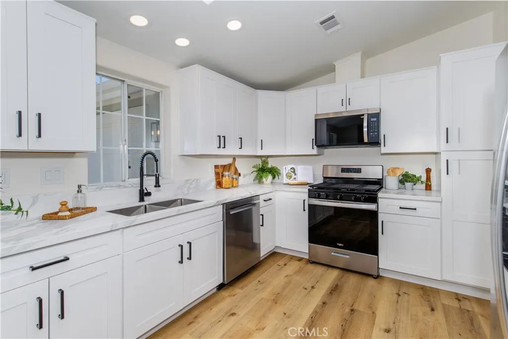 https://cdn.realtyfeed.com/cdn/127/306548156/1a322bf3bbc69ef5d25fbbdd67850a47.webp