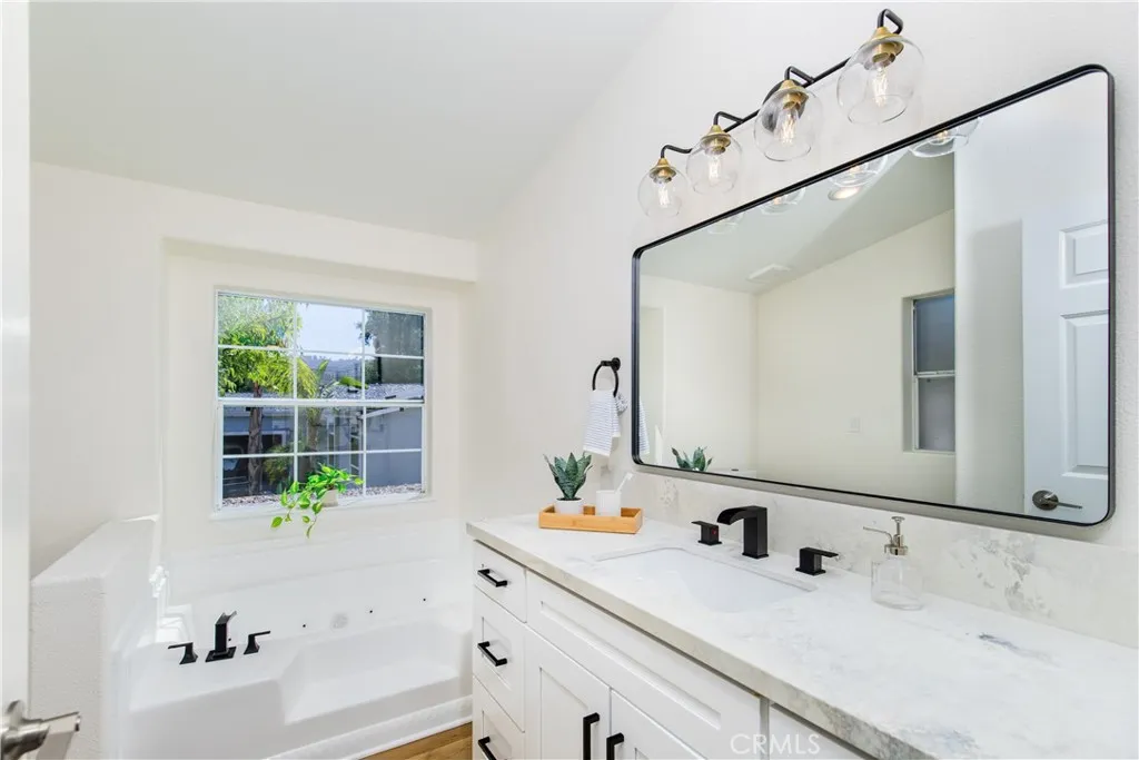 https://cdn.realtyfeed.com/cdn/127/306548156/a5046261e7b57a6c15c73d6fde821cc2.webp