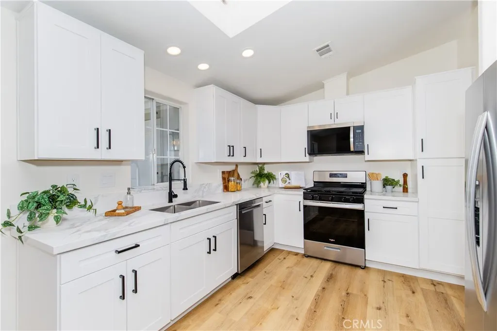 https://cdn.realtyfeed.com/cdn/127/306548156/d0fc8f8173018e21adfc55a0a68e0867.webp