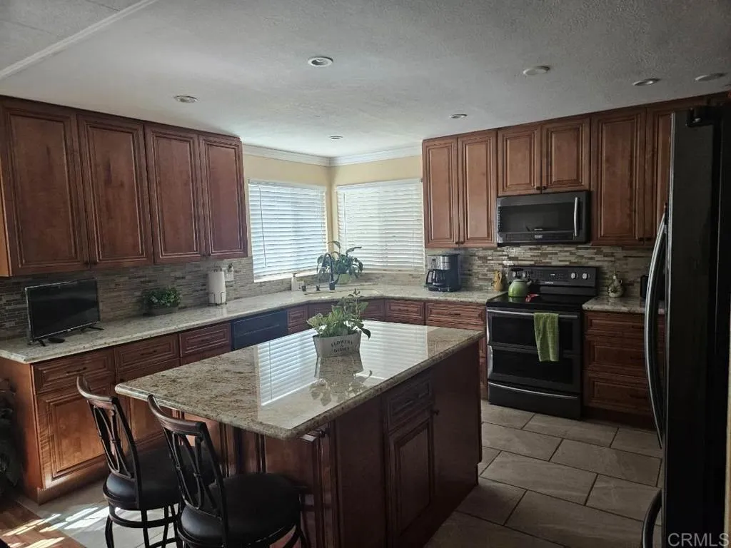 https://cdn.realtyfeed.com/cdn/127/306548216/c70666772e75b4b417b0b8d111cd577a.webp