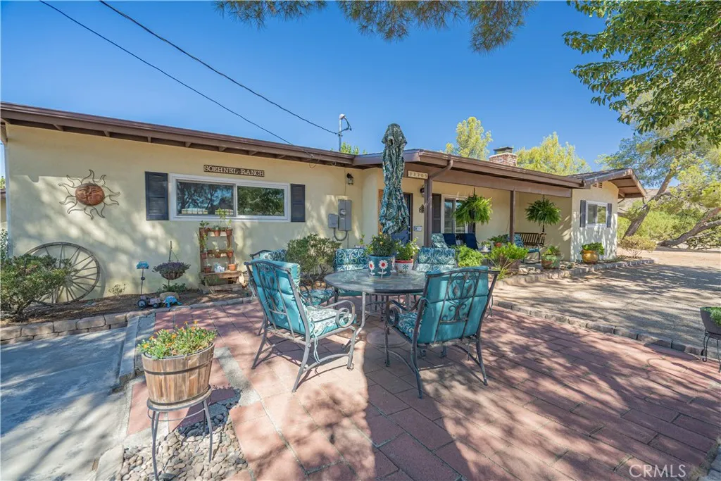 33305 Chamizo Calle, Agua Dulce, CA 91390