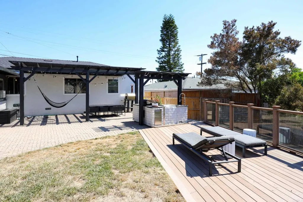 https://cdn.realtyfeed.com/cdn/127/306548249/1996fcc623877135d71c00d24b6b5632.webp