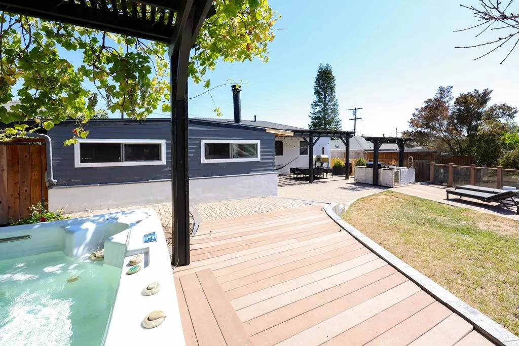https://cdn.realtyfeed.com/cdn/127/306548249/8bd06696965d243d0b8ea3ab5348c79d.webp