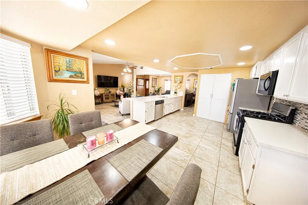 14024 Delaware Road, Apple Valley, CA 92307 - Photo 3 of 41, Apple Valley, CA