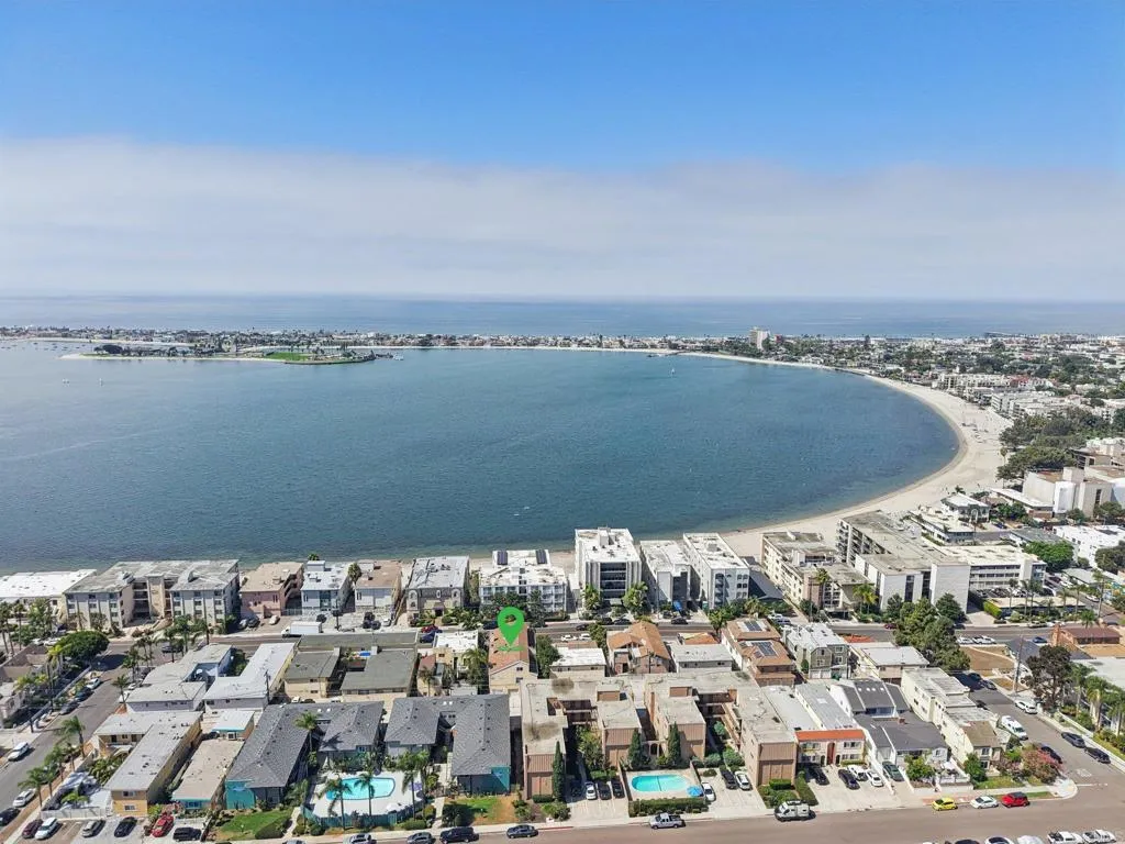 https://cdn.realtyfeed.com/cdn/127/306548294/1f98b7f728f0f0ad4c989a317afbc389.webp