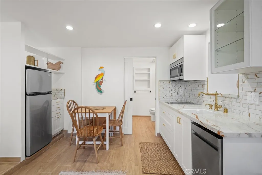 Los Angeles, CA 90068