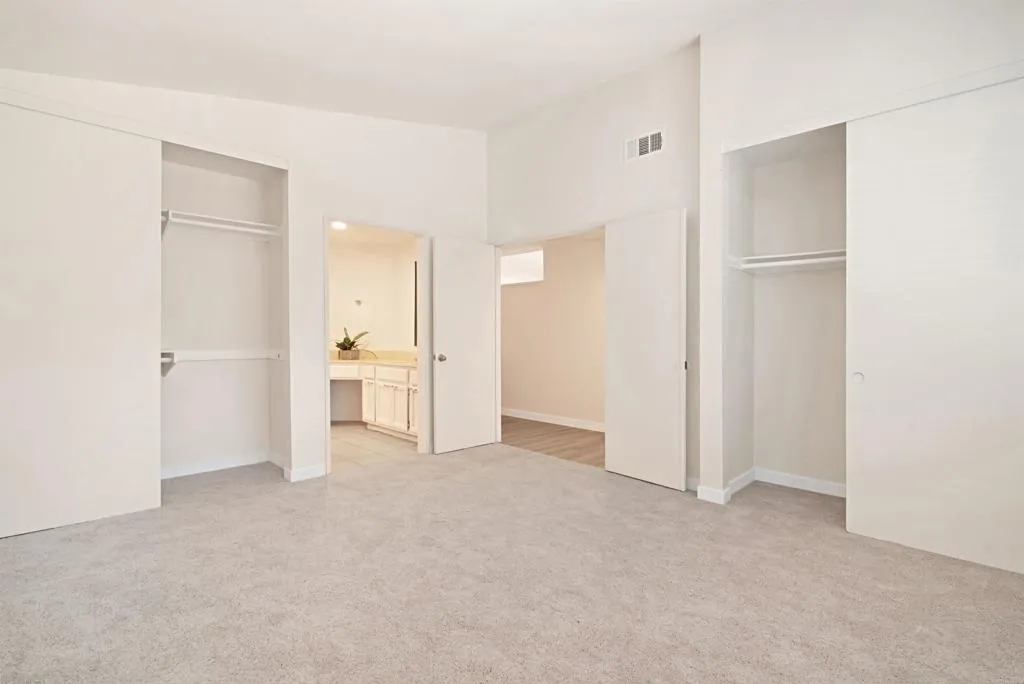 https://cdn.realtyfeed.com/cdn/127/306548346/ab71b4511c7d0b021352dca8ca17bd6d.webp