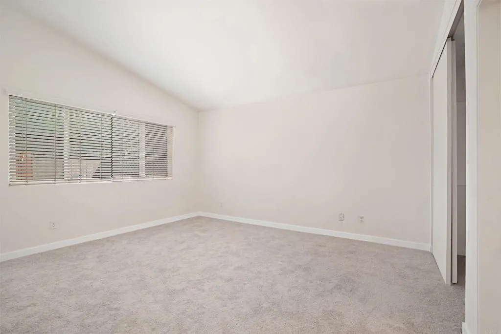 https://cdn.realtyfeed.com/cdn/127/306548346/ca7e1f674bd56d4be6d5a7e1a6b18f9e.webp
