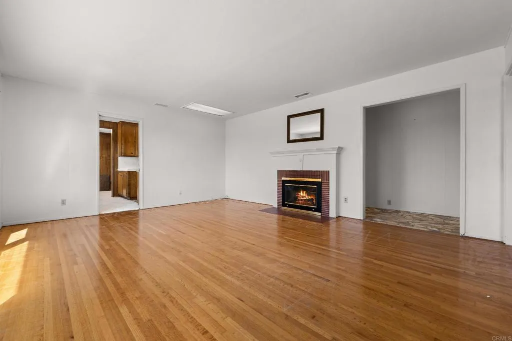 https://cdn.realtyfeed.com/cdn/127/306548428/3dbd9f8d64bb20c2b53ed844115e9bba.webp