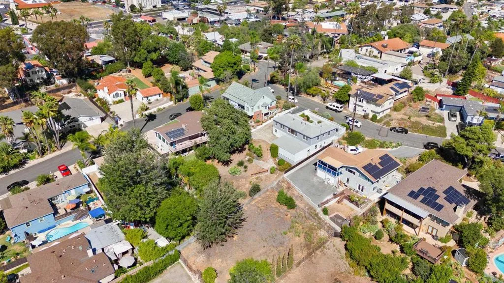 https://cdn.realtyfeed.com/cdn/127/306548428/6b02dd1f95ed9d1511fb5885042aaba8.webp
