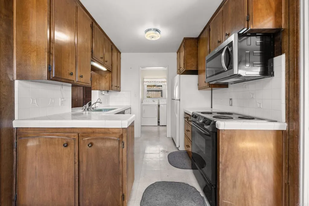 https://cdn.realtyfeed.com/cdn/127/306548428/bad58f5489fd2981f6d5ffd01c31e5f3.webp