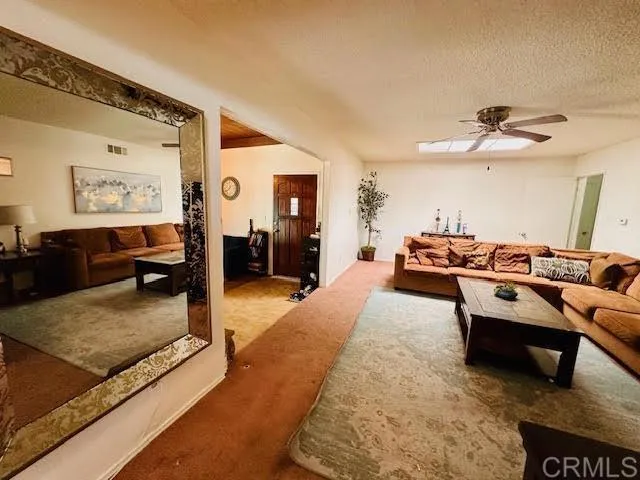https://cdn.realtyfeed.com/cdn/127/306548505/8dfaf0d88c1c88c247343e326833725e.webp