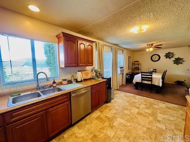 https://cdn.realtyfeed.com/cdn/127/306548505/d73eaad7a60583bbcd93c323e3119a69.webp