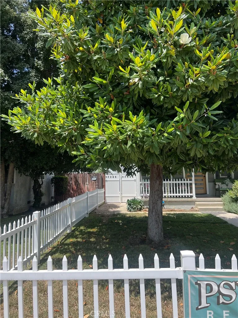 17205 Saticoy Street, Lake Balboa, CA 91406