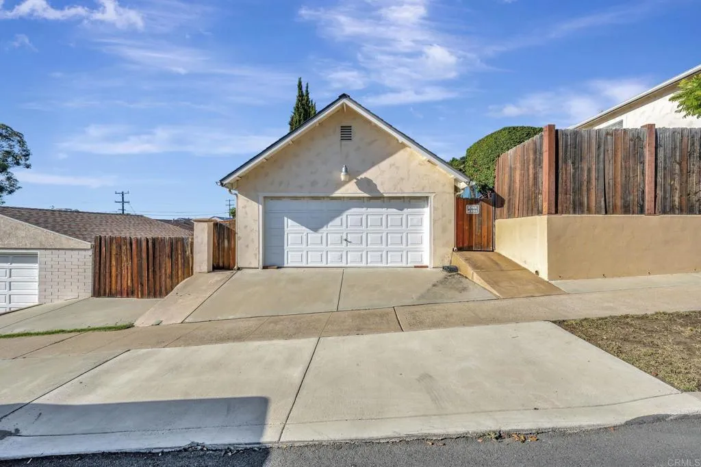 https://cdn.realtyfeed.com/cdn/127/306548559/1d725d73abefc0b061035662694ee22d.webp