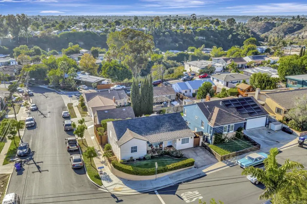 https://cdn.realtyfeed.com/cdn/127/306548559/2f378f89ce93903551fdbd24b1416301.webp