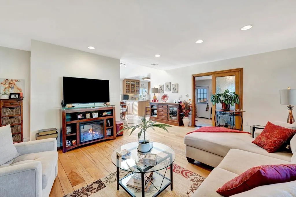 https://cdn.realtyfeed.com/cdn/127/306548559/3c39c24715a016b3334a587cb6ede40b.webp