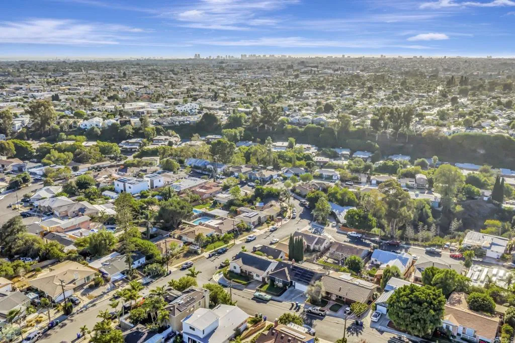 https://cdn.realtyfeed.com/cdn/127/306548559/793b4d6725db770d83e71165794fa457.webp