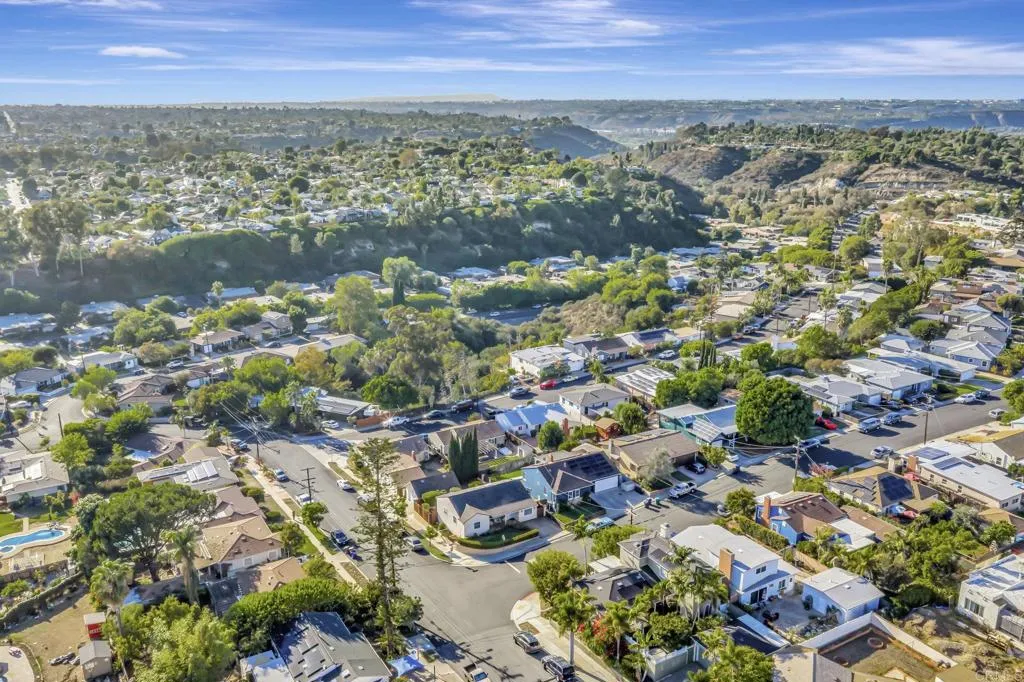 https://cdn.realtyfeed.com/cdn/127/306548559/7f0fbdea4aa1062511896c77164b9600.webp