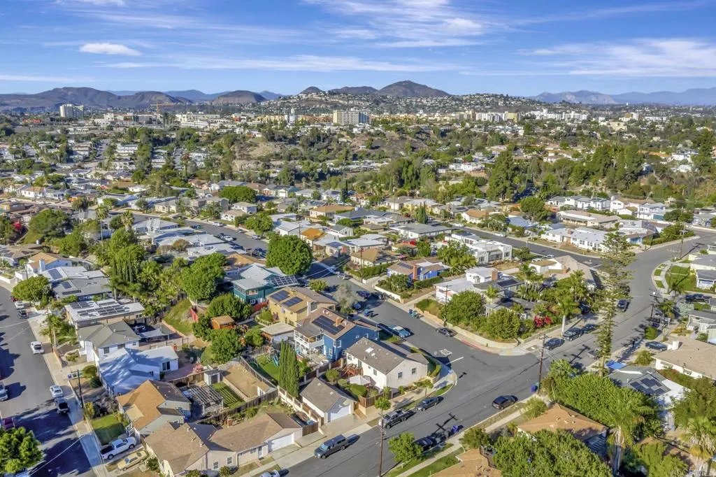 https://cdn.realtyfeed.com/cdn/127/306548559/9e04ad0accdf9fd531f0d57cb1af4c49.webp