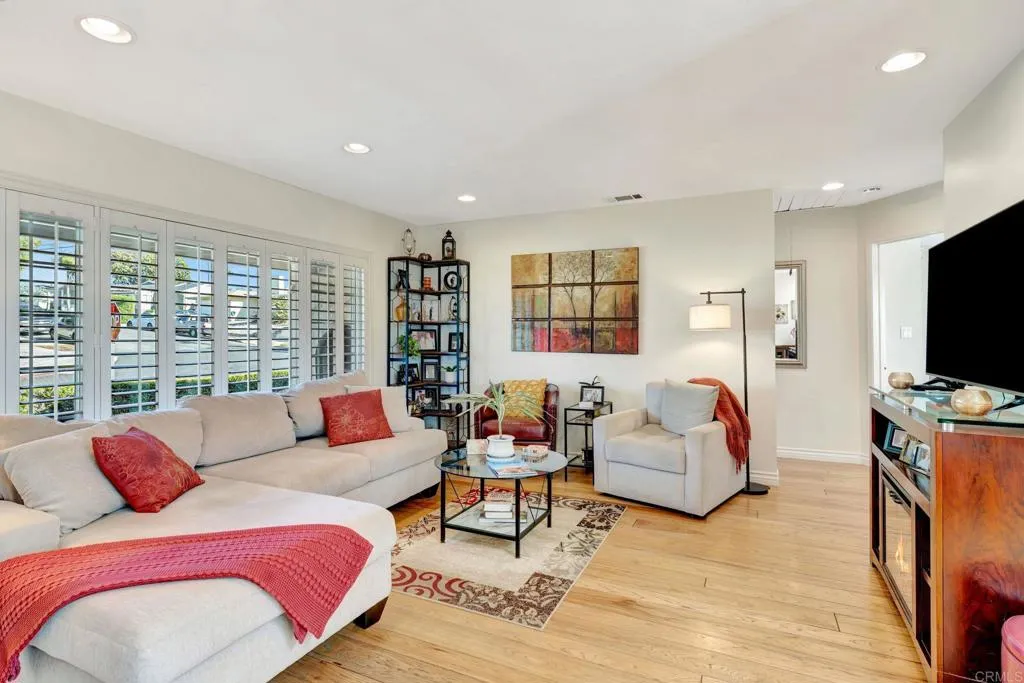 https://cdn.realtyfeed.com/cdn/127/306548559/b6c6236ad21481c44d1af629472f21fa.webp