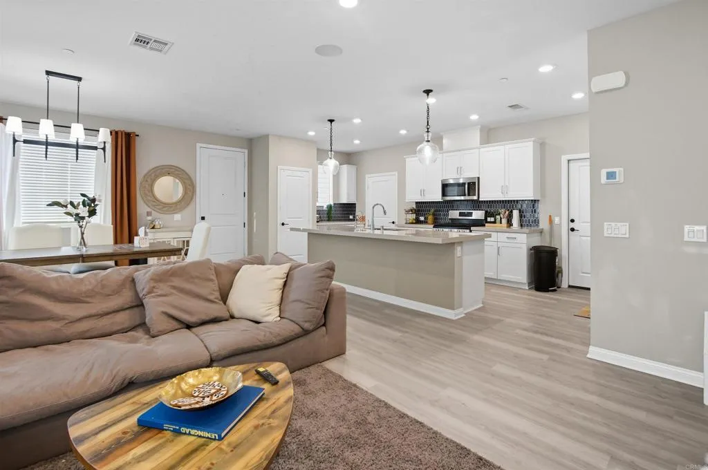 https://cdn.realtyfeed.com/cdn/127/306548622/86ad59bb5587b8d7037fff07f561922c.webp