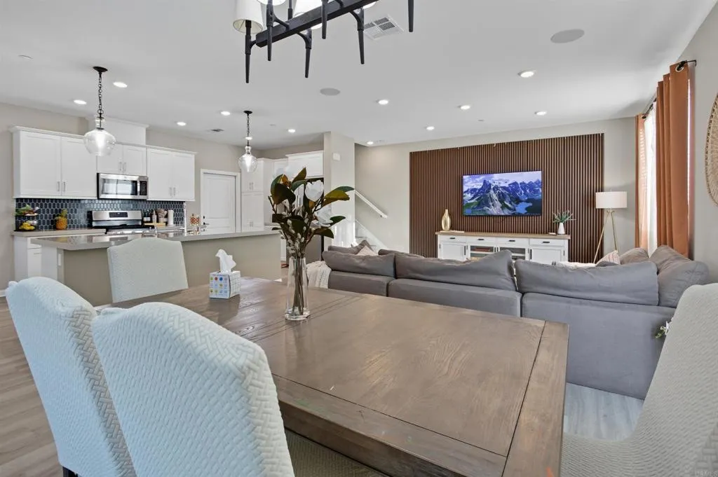 https://cdn.realtyfeed.com/cdn/127/306548622/94af3dc2d9416d68c2acd9c7a1c5ba09.webp