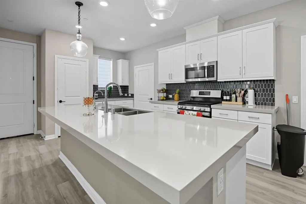 https://cdn.realtyfeed.com/cdn/127/306548622/db318e4e5cef651f09ed3c723fe2436a.webp