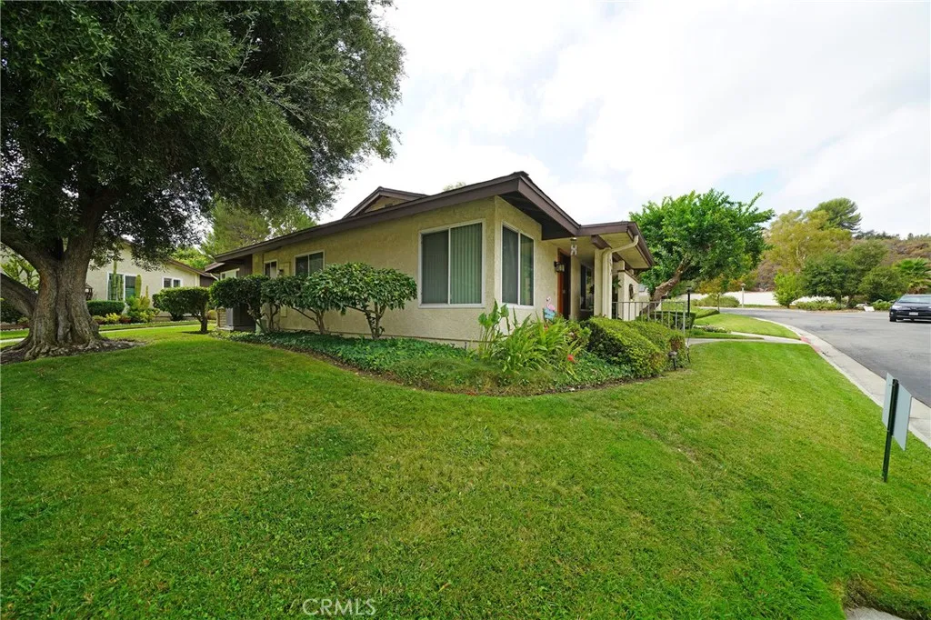 26360 Oakspur Dr Unit A, Newhall, CA 91321 - Photo 4 of 18, Newhall, CA