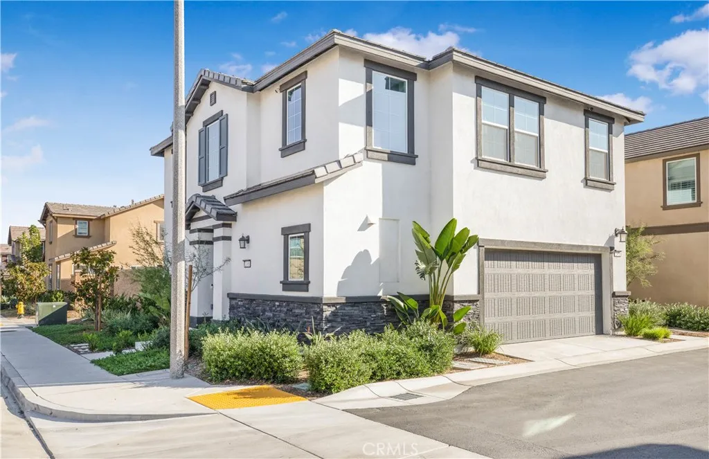 2498 Gunner Ridge Way, Rialto, CA 92377 - Photo 4 of 31, Rialto, CA