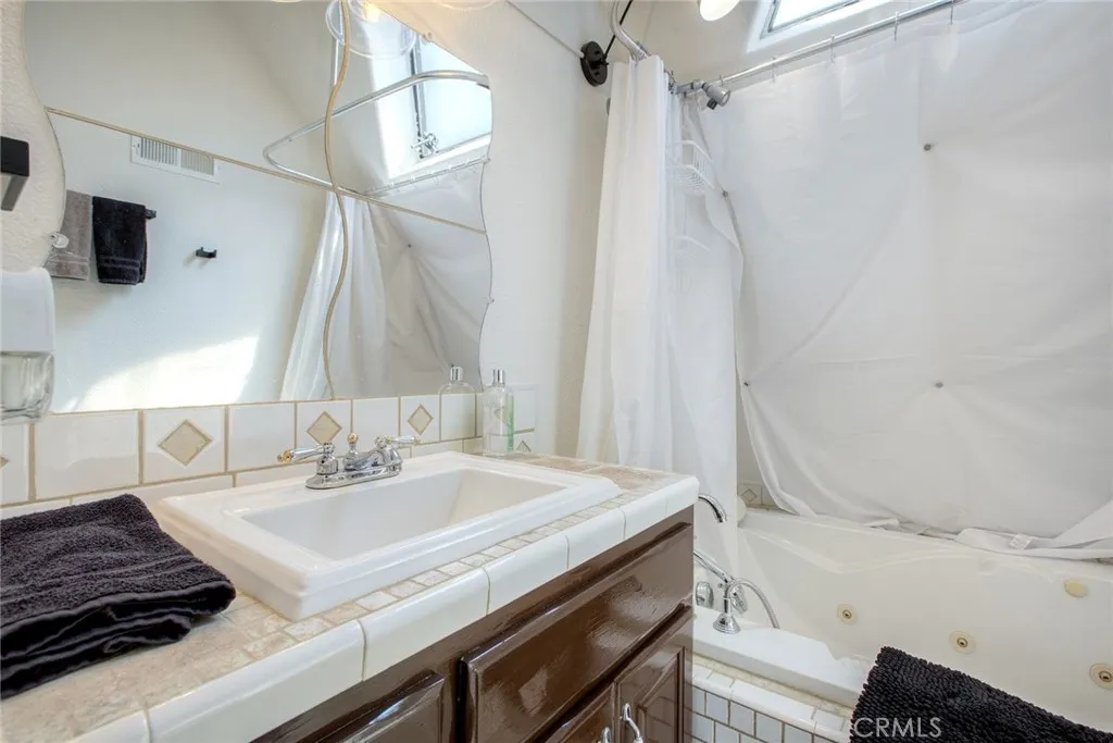 https://cdn.realtyfeed.com/cdn/127/306548713/059c5270fc43a7fcd7552ccea163ab32.webp