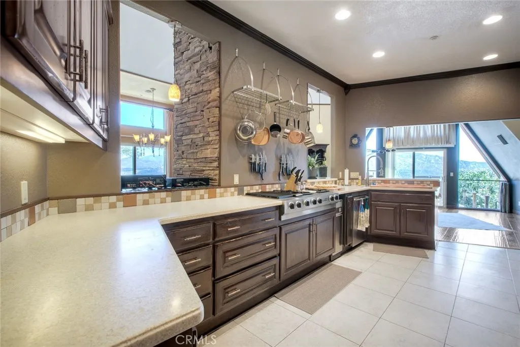 https://cdn.realtyfeed.com/cdn/127/306548713/f1c97b6117fecddbae0eea8bc6276c05.webp