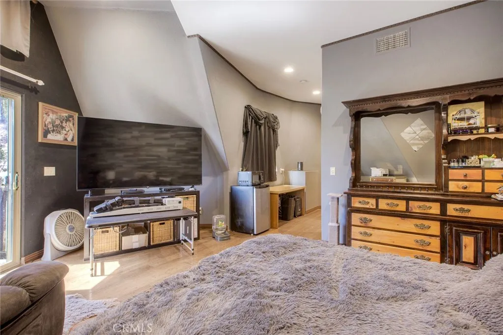 https://cdn.realtyfeed.com/cdn/127/306548713/f792cfb9d3e25697b6e88bc27bcf485a.webp