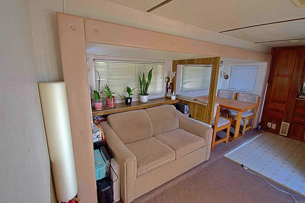 https://cdn.realtyfeed.com/cdn/127/306549177/4faf016e0d11051e0ec18173b9462043.webp