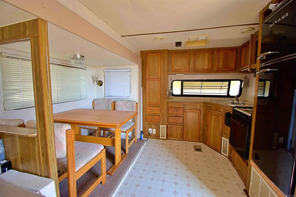 https://cdn.realtyfeed.com/cdn/127/306549177/de0c95eecb103fe8de98824d355ae901.webp