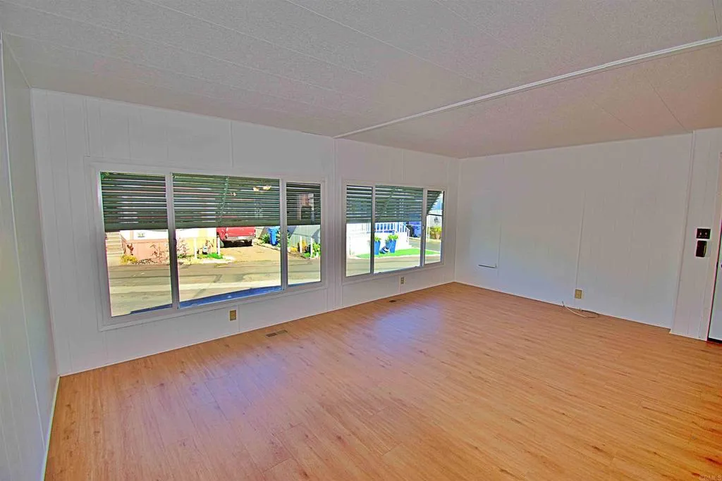 https://cdn.realtyfeed.com/cdn/127/306549179/ea469e8c27f74d09d860d81f9096c8ae.webp