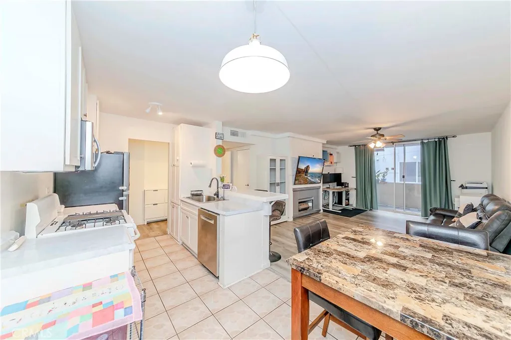 Los Angeles, CA 90057