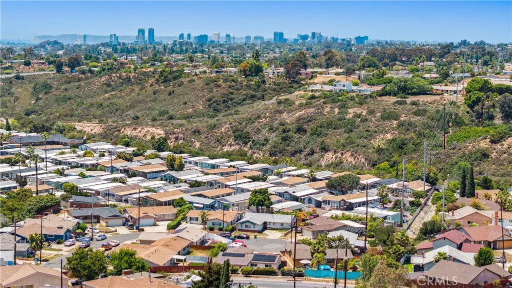 https://cdn.realtyfeed.com/cdn/127/306549335/138f575e9ee58a6f16e2a217bc383e31.webp