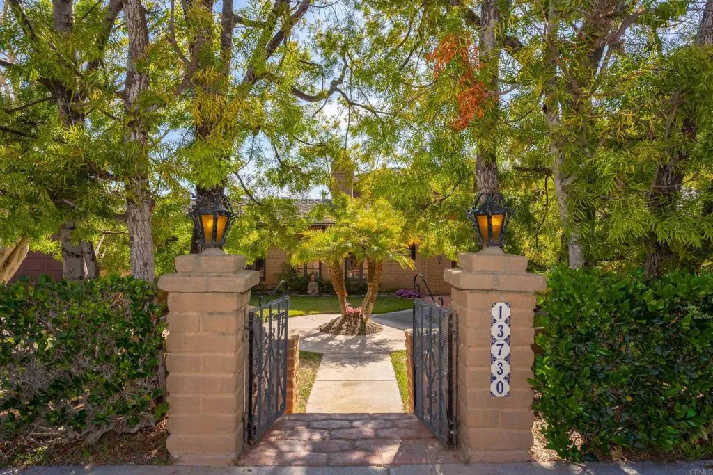 https://cdn.realtyfeed.com/cdn/127/306549379/2e7bc1e9b775c456e2895cc1cbb6fa5e.webp