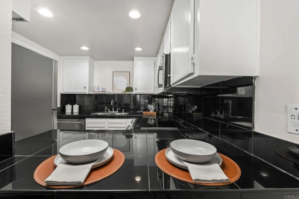 https://cdn.realtyfeed.com/cdn/127/306549478/9c28f7e850ec009bd22cf5bbdfaa90c8.webp
