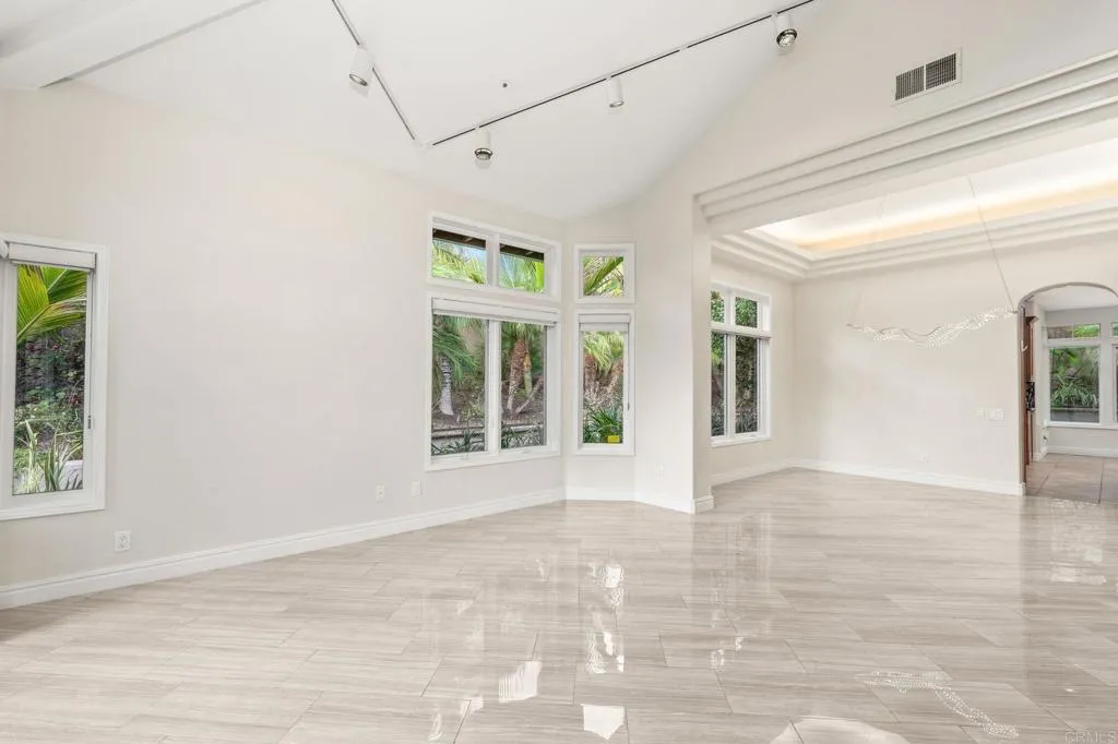 https://cdn.realtyfeed.com/cdn/127/306549502/2daa3b86796db4976bdb23f21faae506.webp