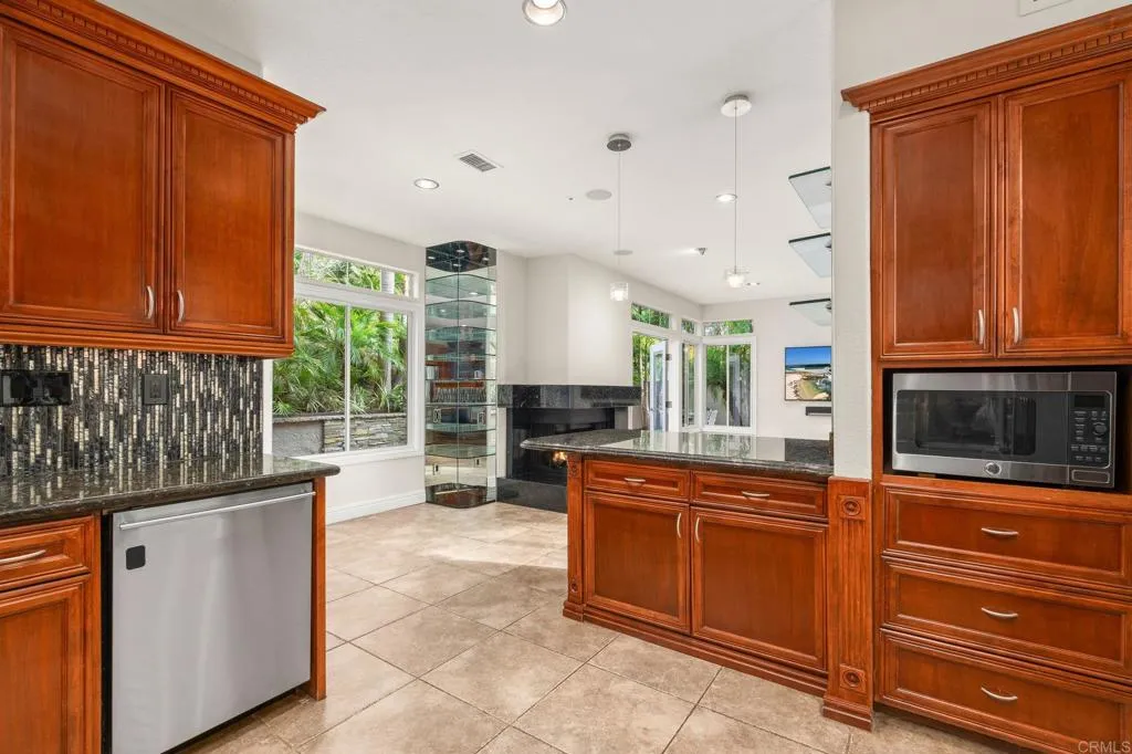 https://cdn.realtyfeed.com/cdn/127/306549502/384b2d44e6e8ff2b0c10d8416ec9a16e.webp